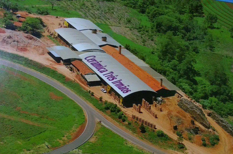 Vista aérea da Cerâmica 3 Irmãos em Fartura/SP